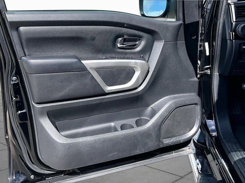 Used 2022 Nissan Titan SV RWD image 21