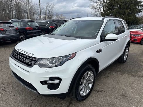 Used 2017 Land Rover Discovery Sport SE image 2