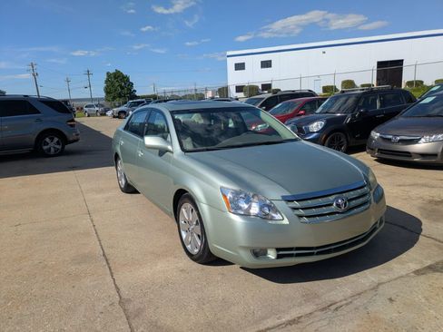 Used 2005 Toyota Avalon XLS FWD image 3