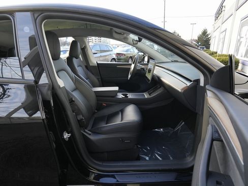 Used 2023 Tesla Model Y Long Range image 25