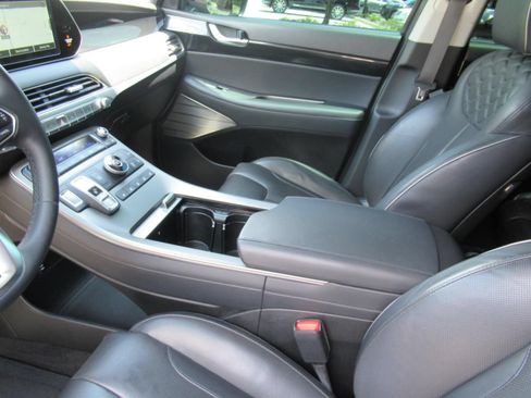 Used 2022 Hyundai Palisade Limited FWD image 15