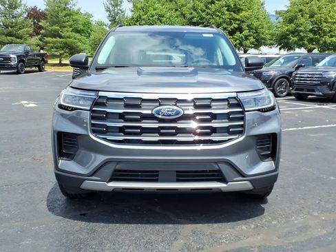 Used 2026 Ford Explorer Active AWD/4WD image 2