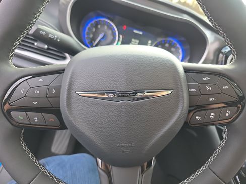 New 2026 Chrysler Pacifica Select image 10