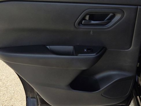 Used 2025 Nissan Rogue S FWD image 10