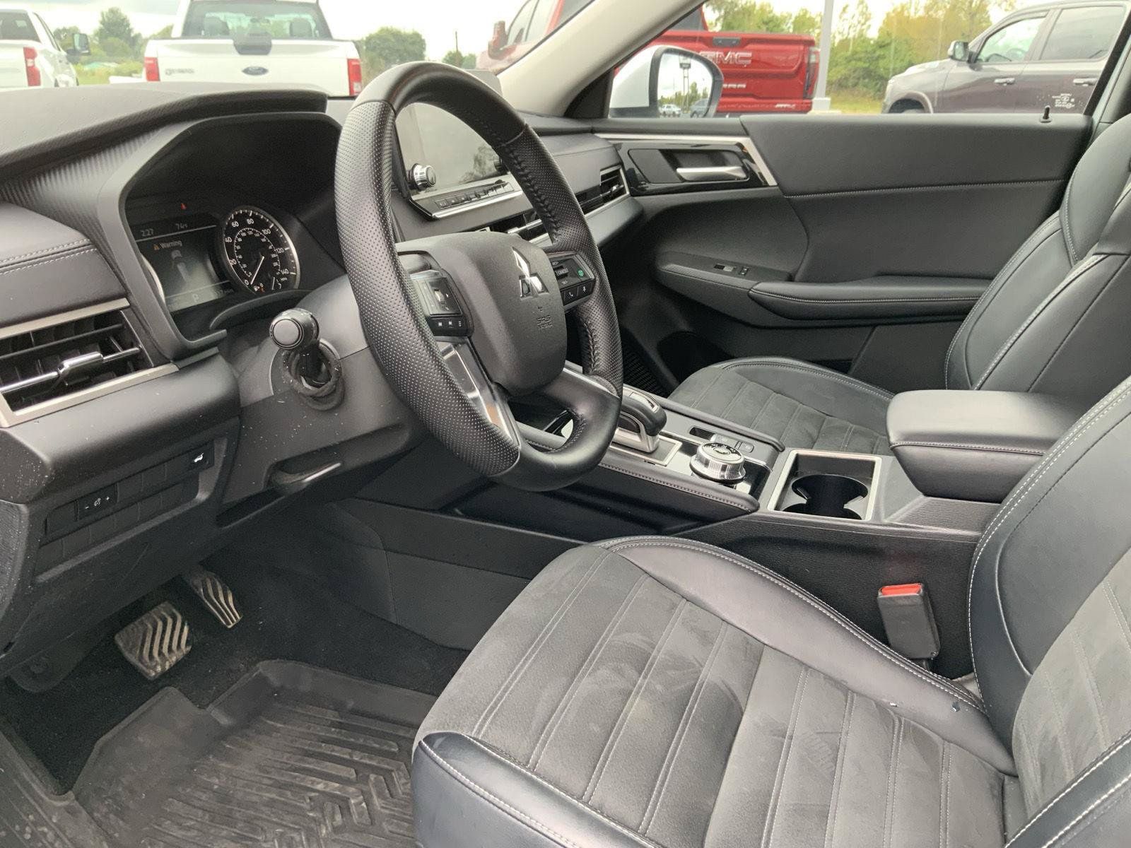 Used 2024 Mitsubishi Outlander SE AWD/4WD image 23