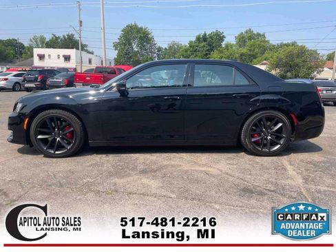 Used 2023 Chrysler 300 C image 8
