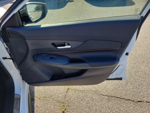 New 2026 Nissan Sentra SR w/ Floor Mat Package FWD image 32