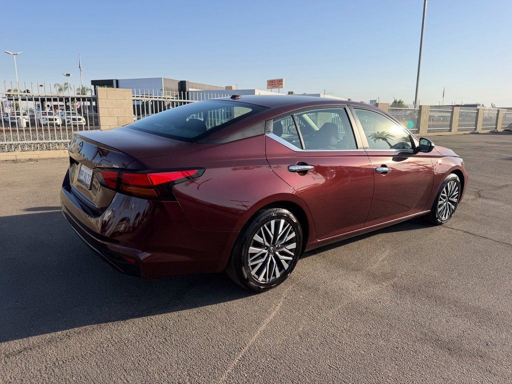 Certified 2025 Nissan Altima 2.5 SV FWD image 6