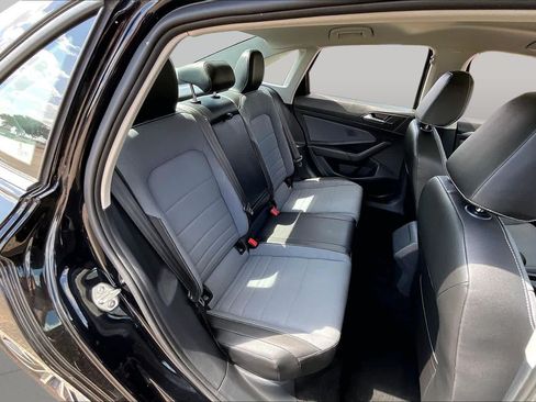 Used 2025 Volkswagen Jetta SE FWD image 19