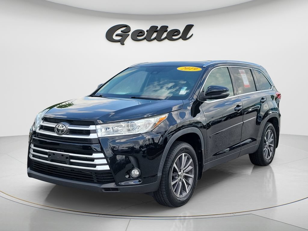 Used 2019 Toyota Highlander XLE AWD/4WD image 1