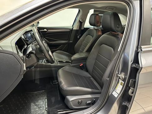 Used 2023 Volkswagen Jetta SE FWD image 6