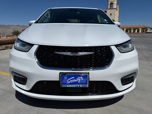 Used 2023 Chrysler Pacifica Touring-L FWD image 8