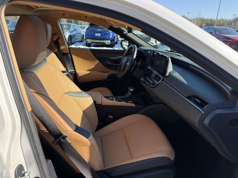 Used 2025 Lexus ES 350 Premium image 15