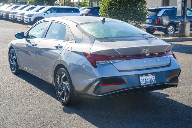 Certified 2025 Hyundai Elantra SEL FWD image 2
