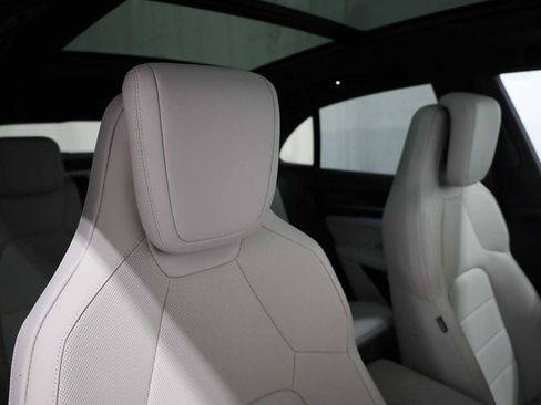 Certified 2025 Porsche Macan Electric image 22