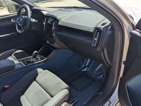 Certified 2023 Volvo XC40 Recharge Ultimate AWD/4WD image 21