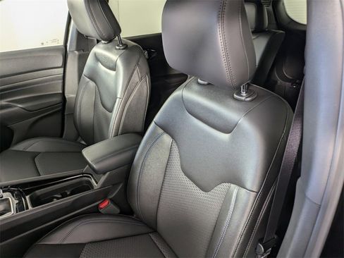 New 2026 Jeep Compass Latitude image 11