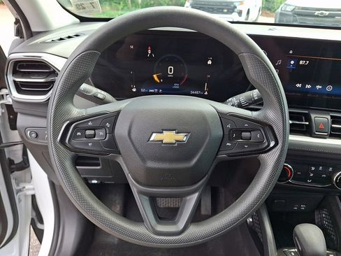Used 2025 Chevrolet TrailBlazer LS w/ LS Convenience Package AWD/4WD image 19