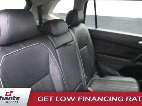 Used 2024 Volkswagen Tiguan SE FWD image 12