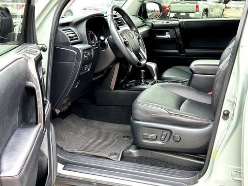 Used 2022 Toyota 4Runner TRD Off-Road Premium w/ Moonroof Package AWD/4WD image 10