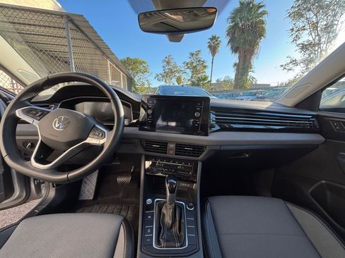 Used 2025 Volkswagen Jetta SE image 33