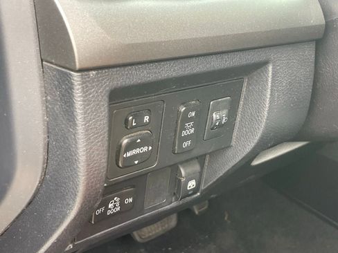 Used 2017 Toyota Tundra SR5 w/ SR5 Upgrade Package image 6