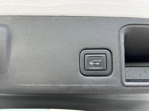 Used 2024 GMC Terrain SLT AWD/4WD image 23