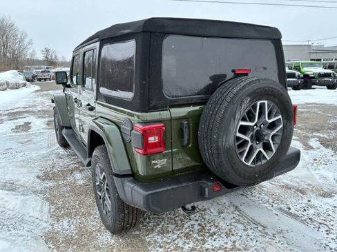 Used 2024 Jeep Wrangler Sahara image 7