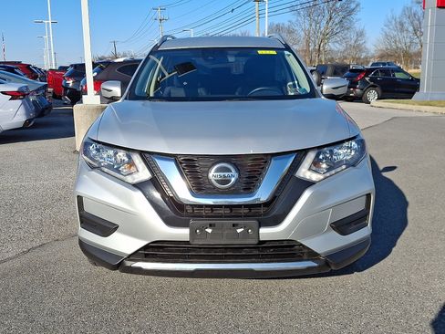 Used 2020 Nissan Rogue SV image 3