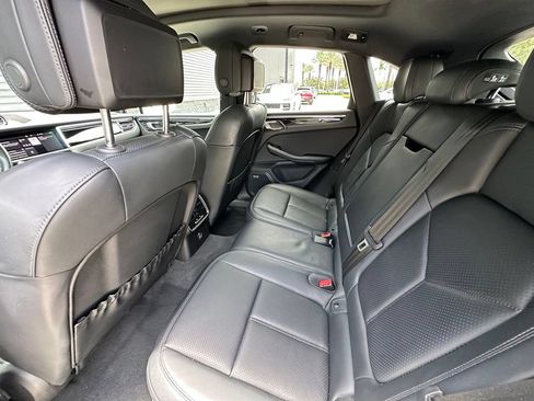 Used 2024 Porsche Macan AWD/4WD image 39