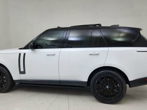 Used 2023 Land Rover Range Rover SE image 4