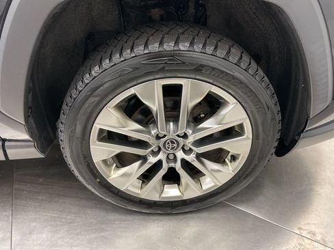 Used 2021 Toyota RAV4 XLE Premium AWD/4WD image 9