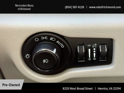 Used 2024 Chrysler Pacifica Touring-L FWD image 23