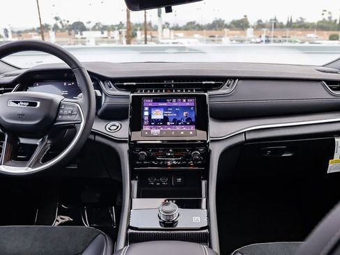 New 2025 Jeep Grand Cherokee L Altitude image 13