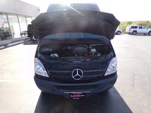 Used 2011 Mercedes-Benz Sprinter 2500 image 34