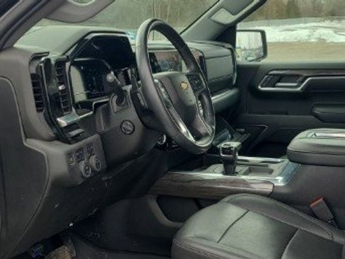 Used 2022 Chevrolet Silverado 1500 LTZ w/ LTZ Premium Package image 6