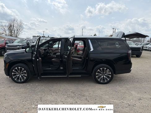 Used 2025 Chevrolet Suburban High Country w/ Sun And Tow Package image 33