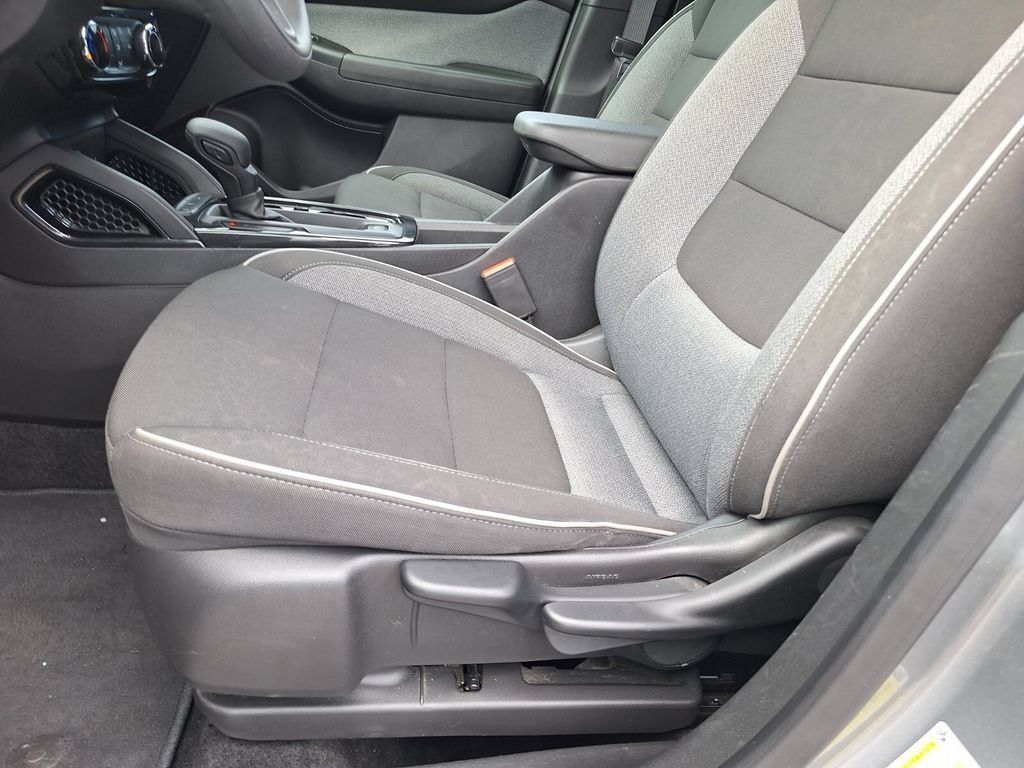 Used 2025 Chevrolet TrailBlazer LT FWD image 28
