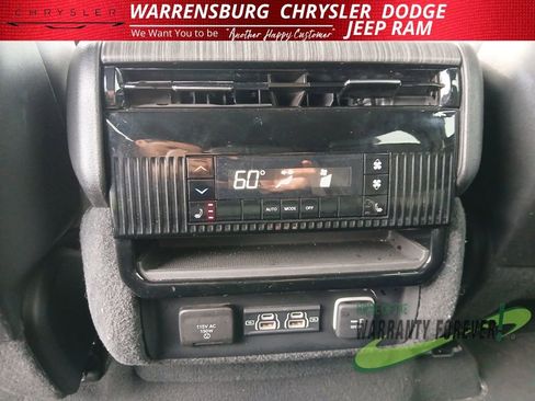 Used 2024 Jeep Wagoneer L Series II w/ Flexible Seating Group image 15