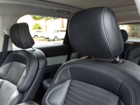 Used 2025 Lincoln Nautilus Reserve AWD/4WD image 24