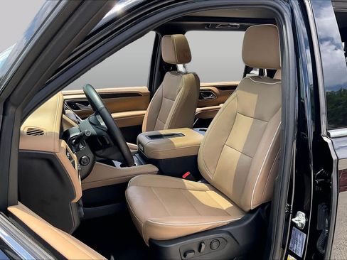 Used 2023 Chevrolet Suburban Premier AWD/4WD image 8
