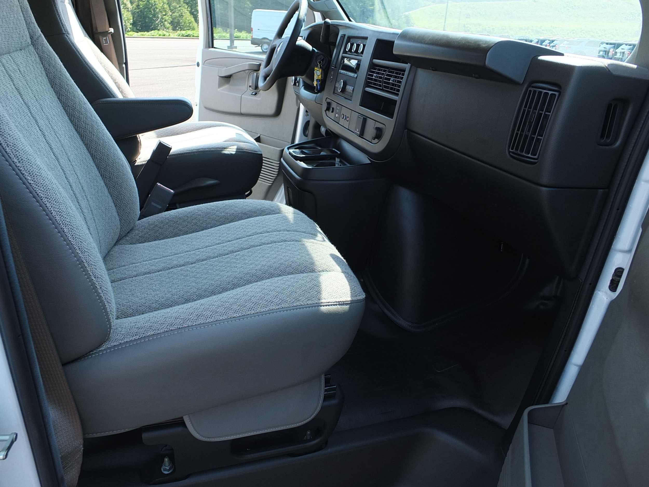 Used 2024 GMC Savana 3500 w/ Power Convenience Package RWD image 14