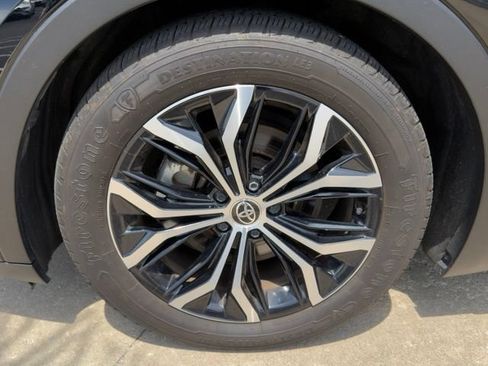 Used 2023 Toyota Crown AWD/4WD image 9