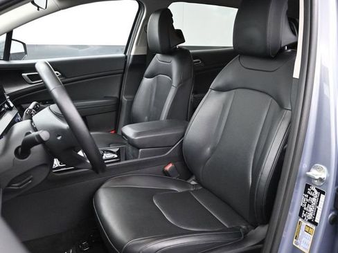 Used 2023 Kia Sportage EX image 6