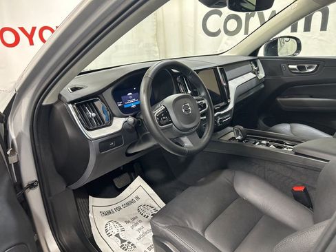 Used 2025 Volvo XC60 B5 Plus image 22