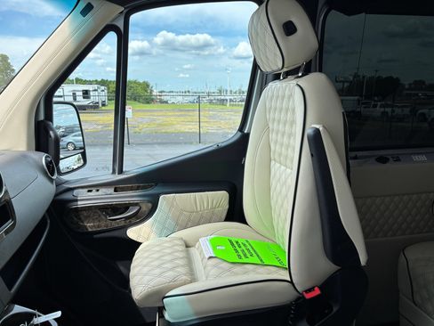 Used 2020 Mercedes-Benz Sprinter 3500 image 39