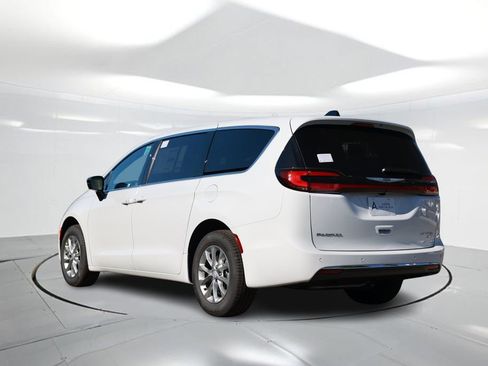 New 2026 Chrysler Pacifica Limited image 2