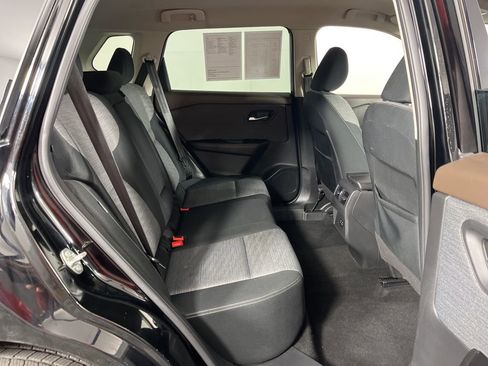 Used 2021 Nissan Rogue SV image 12