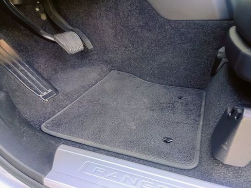 Used 2020 Land Rover Range Rover HSE image 24