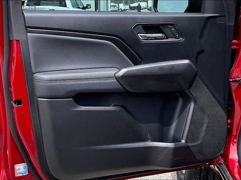 Used 2024 Chevrolet Colorado LT w/ LT Convenience Package RWD image 17